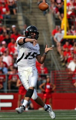 PISCATAWAY, NJ - SEPTEMBER 07:  Tony Pike #15 of the Cincinnati Bearcats throws a pass against the Rutgers Scarlet Knights at Rutgers Stadium on September 7, 2009 in Piscataway, New Jersey.  (Photo by Jim McIsaac/Getty Images)