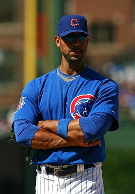 CHICAGO - AUGUST 30: Derrek Lee #25 of the Chicago Cubs waits for a pitching change in the 4th inning of a game against the New York Mets on August 30, 2009 at Wrigley Field in Chicago, Illinois. The Mets defeated the Cubs 4-1. (Photo by Jonathan Daniel/G