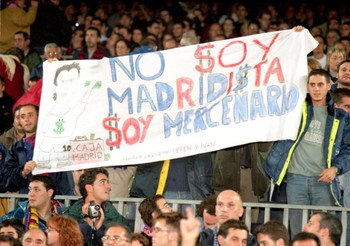 21 Oct 2000:  Barcelona fans barrack Luis Figo during the Spanish Primera Liga match against Real Madrid played at the Nou Camp in Barcelona, Spain. Barcelona won the game 2-0. \ Picture by Nuno Correia. \ Mandatory Credit: Allsport UK /Allsport