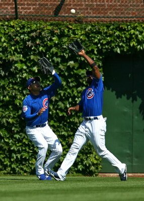 CHICAGO - AUGUST 30: Milton Bradley #21 and Kosuke Fukudome #1 of the Chicago Cubs avoid a collision as Bradley makes the catch against the New York Mets on August 30, 2009 at Wrigley Field in Chicago, Illinois. (Photo by Jonathan Daniel/Getty Images)