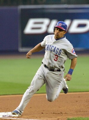 NEW YORK - MAY 15: Cesar Izturis #3 of the Chicago Cubs runs the bases during the game against the New York Mets on May 15, 2007 at Shea Stadium in the Flushing neighborhood of the Queens borough of New York City. (Photo by Jim McIsaac/Getty Images)