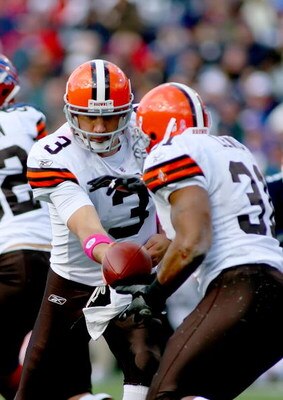 ORCHARD PARK, NY - OCTOBER 11: Derek Anderson #3 of the Cleveland Browns hands off to Jamal Lewis #31 of the Buffalo Bills against at Ralph Wilson Stadium on October 11, 2009 in Orchard Park, New York. Cleveland won 6-3. (Photo by Rick Stewart/Getty Image
