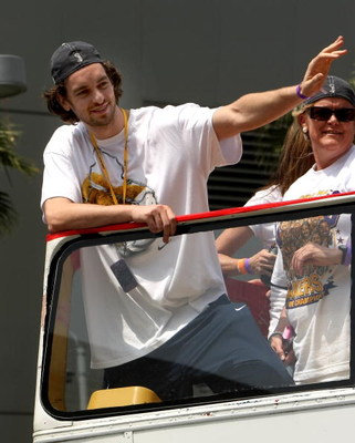 LOS ANGELES, CA - JUNE 17:  Pau Gasol #16  waves to the crowd from the top of a double decker bus at the start of Los Angeles Lakers NBA championship victory parade outside the Staples Center on June 17, 2009 in Los Angeles, California.  (Photo by Stephen