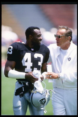 27 Jul 1991: Corner back Elvis Patterson of the Los Angeles Raiders speaks with owner Al Davis during a preseason game against the San Francisco 49ers at the Los Angeles Coliseum in Los Angeles, California. The 49ers won the game 24-17.