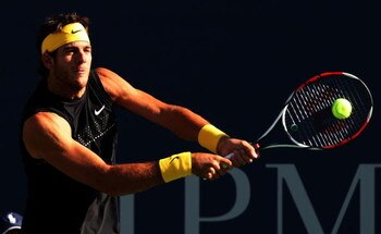 NEW YORK - SEPTEMBER 14:  Juan Martin Del Potro of Argentina returns a shot against Roger Federer of Switzerland during the Men's Singles final on day fifteen of the 2009 U.S. Open at the USTA Billie Jean King National Tennis Center on September 14, 2009 