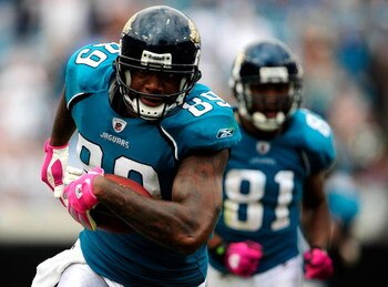 JACKSONVILLE, FL - OCTOBER 04:  Marcedes Lewis #89 of the Jacksonville Jaguars runs for a touchdown during the game against the Tennessee Titans at Jacksonville Municipal Stadium on October 4, 2009 in Jacksonville, Florida.  (Photo by Sam Greenwood/Getty 