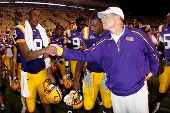 BATON ROUGE, LA - SEPTEMBER 19:  Jordan Jefferson #9 shakes hands with head coach Les Miles  of the Louisiana State University Tigers after defeating the University of Louisiana-Lafatette Ragin' Cajuns at Tiger Stadium 31-3 on September 19, 2009 in Baton 