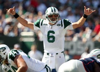 EAST RUTHERFORD, NJ - SEPTEMBER 20:  Mark Sanchez #6 of the New York Jets calls a play against the New England Patriots at Giants Stadium on September 20, 2009 in East Rutherford, New Jersey.  (Photo by Nick Laham/Getty Images)
