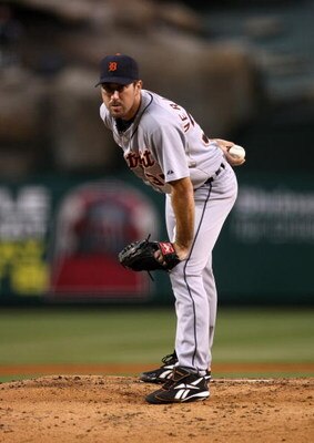 ANAHEIM, CA - AUGUST 24:  Pitcher Justin Verlander #35 of the Detroit Tigers sets to throw a pitch against the Los Angeles Angels of Anaheim on August 24, 2009 at Angel Stadium in Anaheim, California.  (Photo by Stephen Dunn/Getty Images)