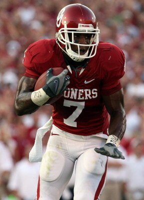 NORMAN, OK - SEPTEMBER 27:  Running back DeMarco Murray #7 of the Oklahoma Sooners during play against the TCU Horned Frogs at Memorial Stadium on September 27, 2008 in Norman, Oklahoma.  (Photo by Ronald Martinez/Getty Images)