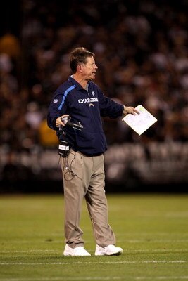 OAKLAND, CA - SEPTEMBER 14:  San Diego Chargers head coach Norv Turner talks to his team during their game against the Oakland Raiders on September 14, 2009 at the Oakland-Alameda County Coliseum in Oakland, California.  (Photo by Ezra Shaw/Getty Images)
