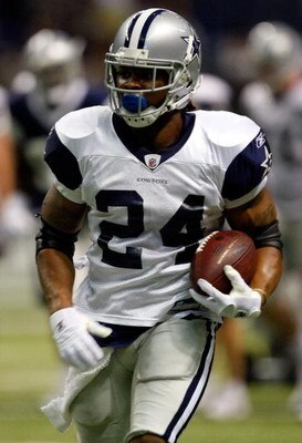SAN ANTONIO - AUGUST 06:  Running back Marion Barber #24 of the Dallas Cowboys during training camp at the Alamodome on August 6, 2009 in San Antonio, Texas.  (Photo by Ronald Martinez/Getty Images)