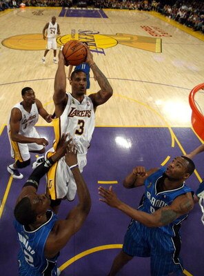 CLEVELAND - MAY 22:  Mo Williams #2 of the Cleveland Cavaliers handles the ball against the Orlando Magic in Game Two of the Eastern Conference Finals during the 2009 Playoffs at Quicken Loans Arena on May 22, 2009 in Cleveland, Ohio. NOTE TO USER: User e