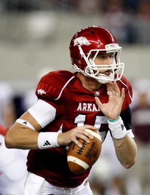 ARLINGTON, TX - OCTOBER 03: Quarterback Ryan Mallett #15 of the Arkansas Razorbacks drops back to pass against the Texas A&M Aggies at Cowboys Stadium on October 3, 2009 in Arlington, Texas. (Photo by Ronald Martinez/Getty Images)