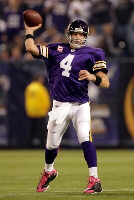 MINNEAPOLIS - OCTOBER 05:  Quarterback Brett Favre #4 of the Minnesota Vikings passes during the game against the Green Bay Packers on October 5, 2009 at Hubert H. Humphrey Metrodome in Minneapolis, Minnesota.  (Photo by Jamie Squire/Getty Images)