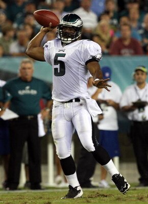 PHILADELPHIA - AUGUST 27:  Donovan McNabb #5 of the Philadelphia Eagles throws a pass against the Jacksonville Jaguars on August 27, 2009 at Lincoln Financial Field in Philadelphia, Pennsylvania.  (Photo by Jim McIsaac/Getty Images)
