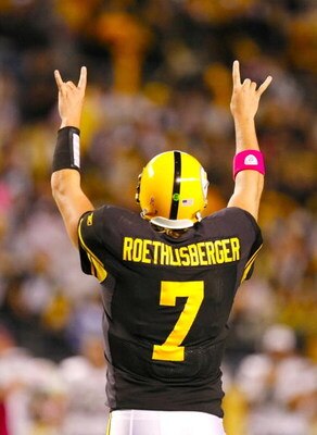 PITTSBURGH - OCTOBER 4:  Quarterback Ben Roethlisberger #7 of the Pittsburgh Steelers reacts after running back Rashard Mendenhall #34 scored on a one-yard touchdown run in the first quarter against the San Diego Chargers at Heinz Field on October 4, 2009