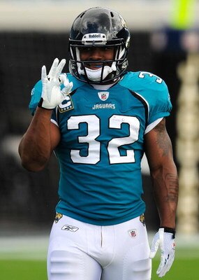 JACKSONVILLE, FL - SEPTEMBER 20:  Maurice Jones-Drew #32 of the Jacksonville Jaguars gives the 'ok' sign prior to the game against the Arizona Cardinals at Jacksonville Municipal Stadium on September 20, 2009 in Jacksonville, Florida.  (Photo by Sam Green