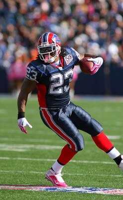 ORCHARD PARK, NY - OCTOBER 11: Marshawn Lynch #23 of the Buffalo Bills runs against the Cleveland Browns  at Ralph Wilson Stadium on October 11, 2009 in Orchard Park, New York.  (Photo by Rick Stewart/Getty Images)