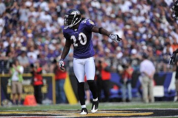 BALTIMORE - SEPTEMBER 27:  Ed Reed #20 of the Baltimore Ravens defends against the Cleveland Browns at M&T Bank Stadium on September 27, 2009 in Baltimore, Maryland. The Ravens defeated the Browns 34-3. (Photo by Larry French/Getty Images)