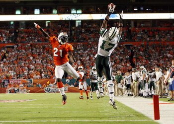 MIAMI - OCTOBER 12:  Wide receiver Braylon Edwards #17 of the New York Jets catches an apparent touchdown pass that was overturned on appeal over cornerback Vontae Davis #21 of the Miami Dolphins at Land Shark Stadium on October 12, 2009 in Miami, Florida