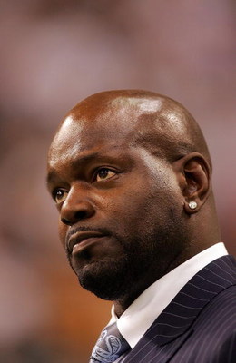 DALLAS - SEPTEMBER 15: Former NFL player,Emmitt Smith watches a game between the Philadelphia Eagles and the Dallas Cowboys at Texas Stadium on September 15, 2008 in Irving, Texas. (Photo by Ronald Martinez/Getty Images)