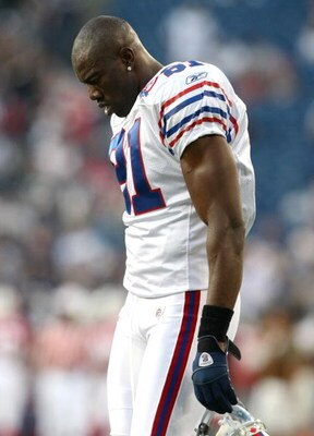FOXBORO, MA - SEPTEMBER 14:  Terrell Owens #81 of the Buffalo Bills walks across the court during warm ups before the game against the New England Patriots on September 14, 2009 at Gillette Stadium in Foxboro, Massachusetts. (Photo by Elsa/Getty Images)