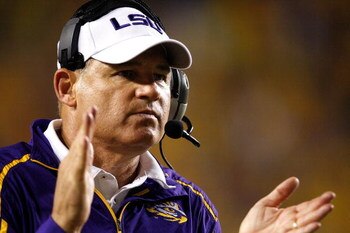 BATON ROUGE, LA - OCTOBER 10:  Head coach Les Miles of the Louisiana State University Tigers looks on during the game against the Florida Gators at Tiger Stadium on October 10, 2009 in Baton Rouge, Louisiana.  (Photo by Kevin C. Cox/Getty Images)