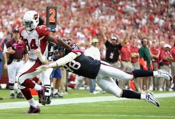 GLENDALE, AZ - OCTOBER 11:  Runningback Tim Hightower #34 of the Arizona Cardinals rushes the ball past Connor Barwin #98 of the Houston Texans during the NFL game at the Universtity of Phoenix Stadium on October 11, 2009 in Glendale, Arizona. The Cardina