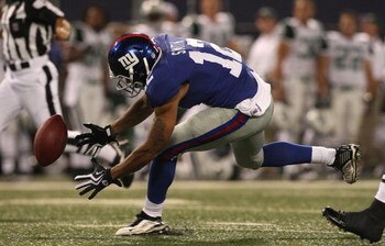 EAST RUTHERFORD, NJ - AUGUST 29:  Wide receiver Steve Smith #11 of the New York Giants drops a pass in the first quarter during the preseason game against the New York Jets at Giants Stadium on August 29, 2009 in East Rutherford, New Jersey.  (Photo by Ji