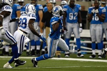 DETROIT, MI - AUGUST 28: Running back kevin Smith #34 of the Detroit Lions runs with the football against the Indianapolis Colts at Ford Field on August 28, 2009 in Detroit, Michigan.  (Photo by Scott Boehm/Getty Images)