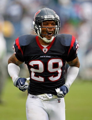 NASHVILLE, TN - SEPTEMBER 20: Glover Quin #29 of the Houston Texans celebrates after the Texans beat the Tennessee Titans 34-31 in the NFL game at LP Field on September 20, 2009 in Nashville, Tennessee. (Photo by Andy Lyons/Getty Images)