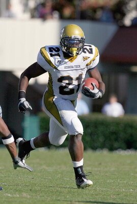 CHAPEL HILL, NC - NOVEMBER 08:  Jonathan Dwyer #21 of the Georgia Tech Yellow Jackets carries the ball during the game against the North Carolina Tar Heels at Kenan Stadium on November 8, 2008 in Chapel Hill, North Carolina.  (Photo by Kevin C. Cox/Getty 