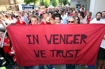 LONDON, ENGLAND - MAY 24: Arsenal fans participate in a planned rally in support of their manager Arsene Wenger before the Barclays Premier League match between Arsenal and Stoke City at Emirates Stadium on May 24, 2009 in London, England. (Photo by Rya