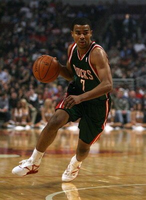 CHICAGO - MARCH 06:  Ramon Sessions #7 of the Milwaukee Bucks drives against the Chicago Bulls at the United Center on March 6, 2009 in Chicago, Illinois.  NOTE TO USER: User expressly acknowledges and agreees that, by downloading and/or using this Photog