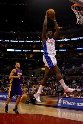 LOS ANGELES, CA - OCTOBER 29:  Al Thornton #12 of the Los Angeles Clippers goes to the basket past Luke Walton #4  of the Los Angeles Lakers during the game on October 29, 2008 at Staples Center in Los Angeles, California. NOTE TO USER: User expressly ack