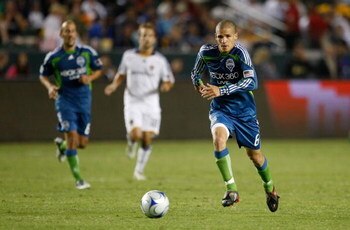 CARSON, CA - AUGUST 15:  Osvaldo Alonso #6 of the Seattle Sounders FC runs with the ball against the Los Angeles Galaxy at the Home Depot Center on August 15, 2009 in Carson, California. Sounders FC defeated the Galaxy 2-0.  (Photo by Jeff Gross/Getty Ima
