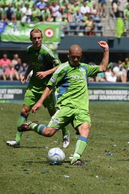 SEATTLE - JULY 18:  Osvaldo Alonso #6 of Seattle Sounders FC kicks the ball against Chelsea FC on July 18, 2009 at Qwest Field in Seattle, Washington. (Photo by Otto Greule Jr/Getty Images) 