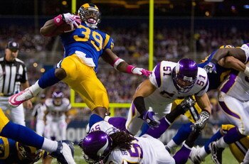 ST. LOUIS, MO - OCTOBER 11: Steven Jackson #39 of the St. Louis Rams runs against the Minnesota Vikings at the Edward Jones Dome on October 11, 2009 in St. Louis, Missouri.  (Photo by Dilip Vishwanat/Getty Images)