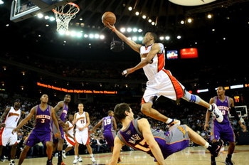OAKLAND, CA - FEBRUARY 13:  Monta Ellis #8 of the Golden State Warriors shoots over Steve Nash #13 of the Phoenix Suns during an NBA game on February 13, 2008 at Oracle Arena in Oakland, California. NOTE TO USER: User expressly acknowledges and agrees tha