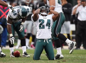 OAKLAND, CA - OCTOBER 18: Sheldon Brown #24 of the Philadelphia Eagles reacts after missing an interception against the Oakland Raiders during an NFL game at the Oakland-Alameda County Coliseum on October 18, 2009 in Oakland, California.  (Photo by Jed Ja