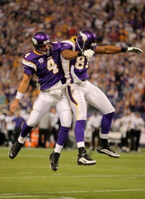 MINNEAPOLIS - OCTOBER 18:  Quarterback Brett Favre #4 celebrates his first quarter tocuhdown pass to wide receiver Visanthe Shiancoe #81 of the Minnesota Vikings against the Baltimore Ravens during NFL action at Hubert H. Humphrey Metrodome on October 18,