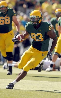 EUGENE, OR - SEPTEMBER 26: Ed Dickson #83 of the Oregon Ducks  heads up the field with a reception in the third quarter of the game against the California Bears at Autzen Stadium on September 26, 2009 in Eugene, Oregon. The Ducks won the game 42-3.  (Phot