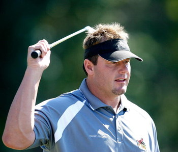 SPRING, TX - OCTOBER 13: New York Yankee pitcher Roger Clemens warms up on the driving range before teeing off during the second round of the Administaff Small Business Classic at Augusta Pines Golf Course on October 13, 2007 in Spring, Texas. (Photo b