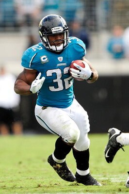 JACKSONVILLE, FL - OCTOBER 18: Maurice Jones-Drew #32 of the Jacksonville Jaguars runs against the St. Louis Rams at the Jacksonville Municipal Stadium on October 18, 2009 in Jacksonville, Florida. (Photo by Sam Greenwood/Getty Images)