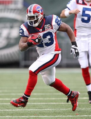 EAST RUTHERFORD, NJ - OCTOBER 18:  Marshawn Lynch #23 of The Buffalo Bills in action against The New York Jets during their game on October 18, 2009 at Giants Stadium in East Rutherford, New Jersey.  (Photo by Al Bello/Getty Images)