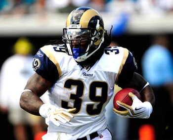 JACKSONVILLE, FL - OCTOBER 18:  Steven Jackson #39 of the St.Louis Rams runs against the Jacksonville Jaguars at Jacksonville Municipal Stadium on October 18, 2009 in Jacksonville, Florida.  (Photo by Sam Greenwood/Getty Images)