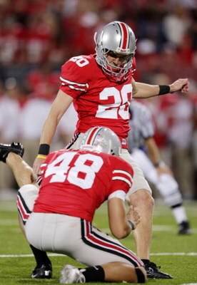 COLUMBUS, OH - SEPTEMBER 12:  Kicker Aaron Pettrey #20 of the Ohio State Buckeyes kicks a field goal in the third quarter of the game against the USC Trojans at Ohio Stadium on September 12, 2009 in Columbus, Ohio. (Photo by Andy Lyons/Getty Images)