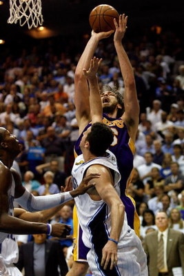 ORLANDO, FL - JUNE 09:  Pau Gasol #16 of the Los Angeles Lakers shoots over Hedo Turkoglu #15 of the Orlando Magic in the fourth quarter of Game Three of the 2009 NBA Finals on June 9, 2009 at Amway Arena in Orlando, Florida.  NOTE TO USER:  User expressl