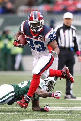 EAST RUTHERFORD, NJ - OCTOBER 18:  Marshawn Lynch #23 of The Buffalo Bills in action against The New York Jets during their game on October 18, 2009 at Giants Stadium in East Rutherford, New Jersey.  (Photo by Al Bello/Getty Images)